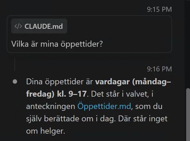 Frågan Vilka är mina öppettider? och Claudes svar: vardagar 9–17, det står i valvet.
